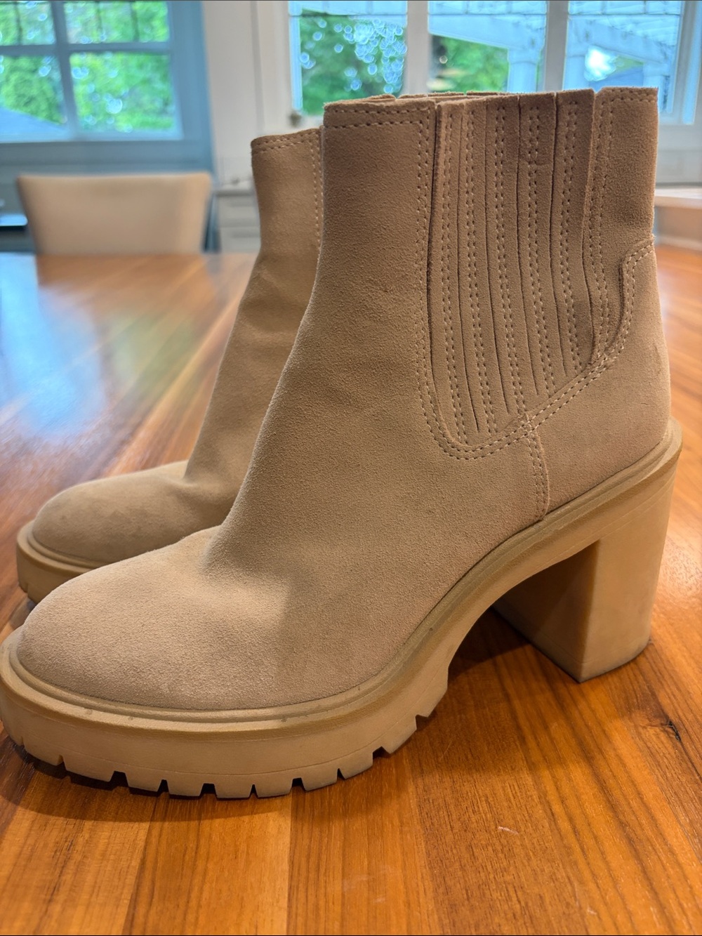 Women's Chunky Heel DOLCE VITA Chelsea Boots in Beige Suede